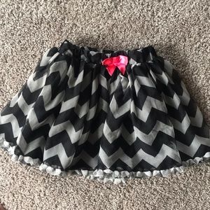 Adorable chevron skirt girls size 4-5